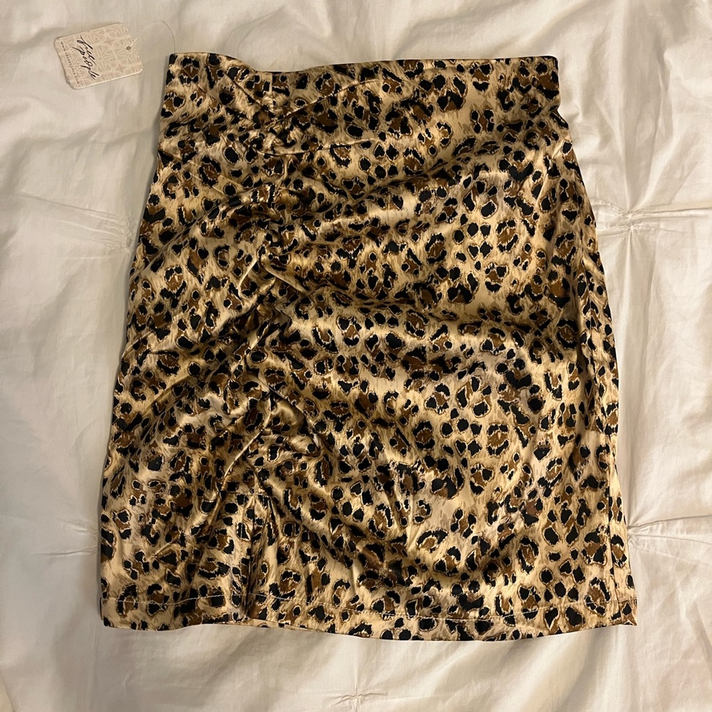 Free People - silky cheetah skirt 🐆 NWT